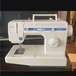 Singer White Portable Sewing Machine - Classic Home Model